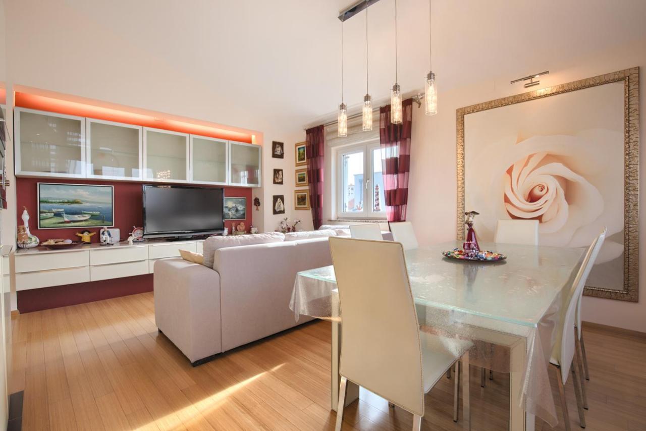 Apartamento Tomisha Pjescana Uvala Exterior foto