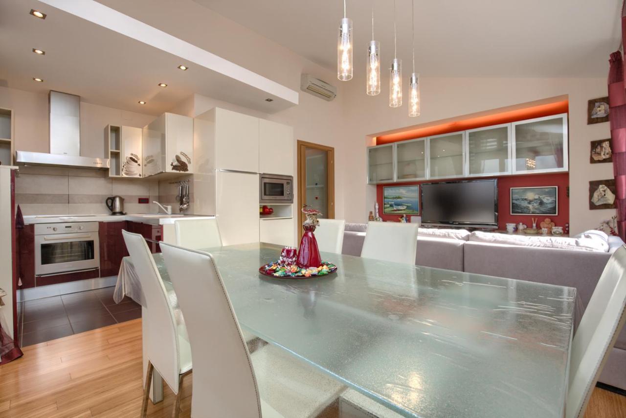 Apartamento Tomisha Pjescana Uvala Exterior foto
