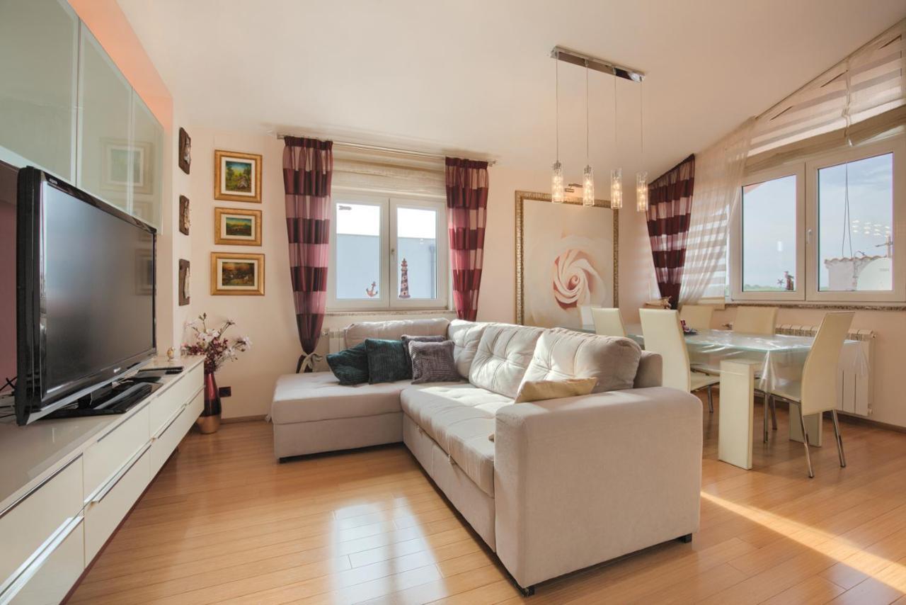 Apartamento Tomisha Pjescana Uvala Exterior foto