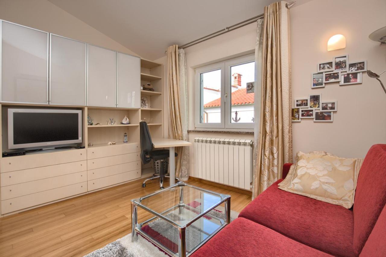 Apartamento Tomisha Pjescana Uvala Exterior foto
